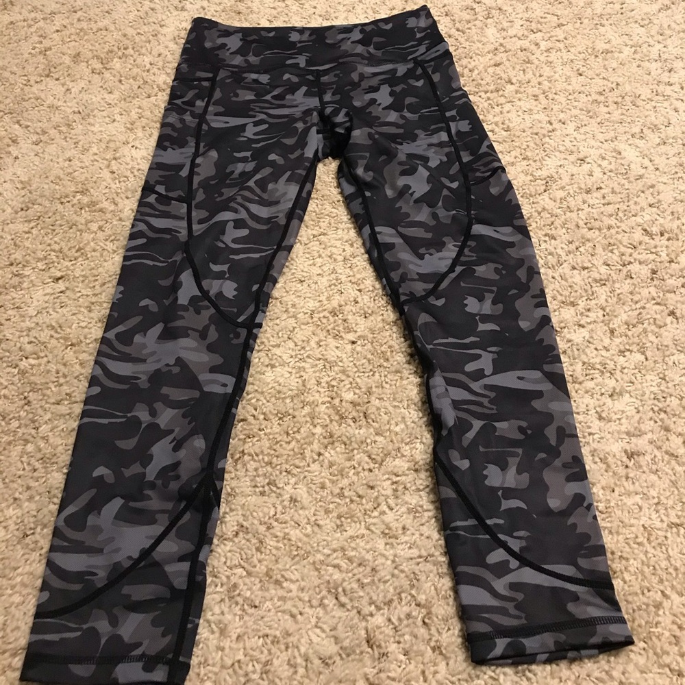 Zyia Camo Light and Tight Leggings